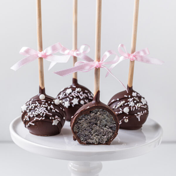 Wegańskie cakepops cytrynowo - porzeczkowe, przekrój