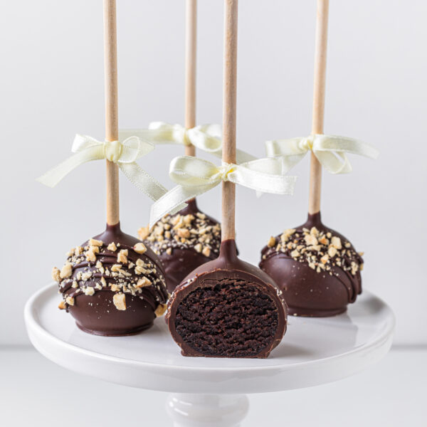 Wegańskie cakepops czekoladowo - orzechowe, przekrój